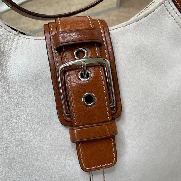 Coach White and Brown Hobo Hamptons Medium Bag - Picture 10 of 16